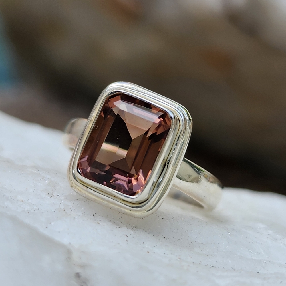 Solid Sterling 925 Silver Elegant Ring Alexandrite Stone White Topaz Crystals